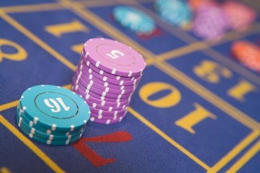 menang toto app interface showing live football and casino options